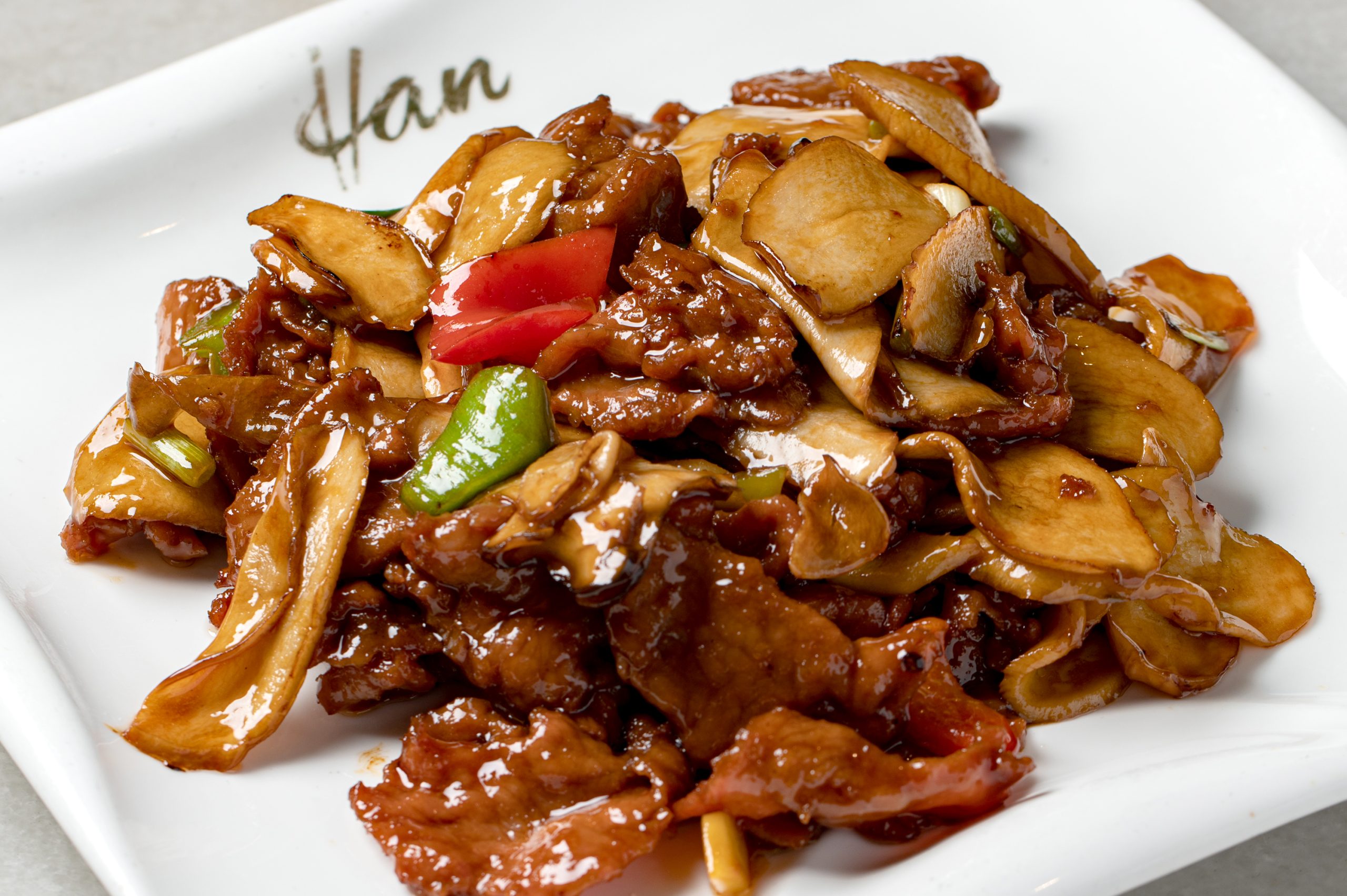 Stir Fried Beef With Abalone Mushrooms 杏鲍菇牛肉