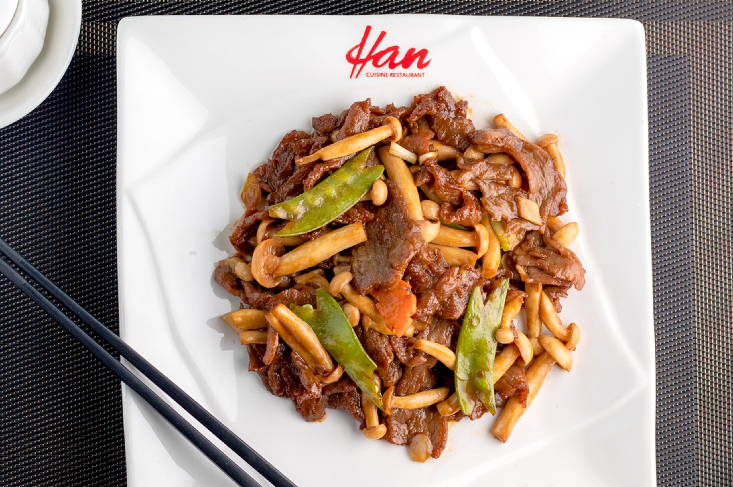 Stir Fried Beef with Shimeji Mushrooms 鲜菇炒牛肉