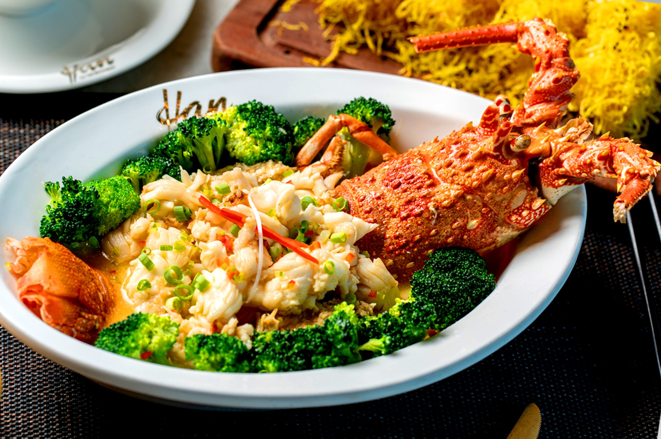 Lobster With Noodles Soup (800 - 1kg) 上汤玉带面焗龙虾